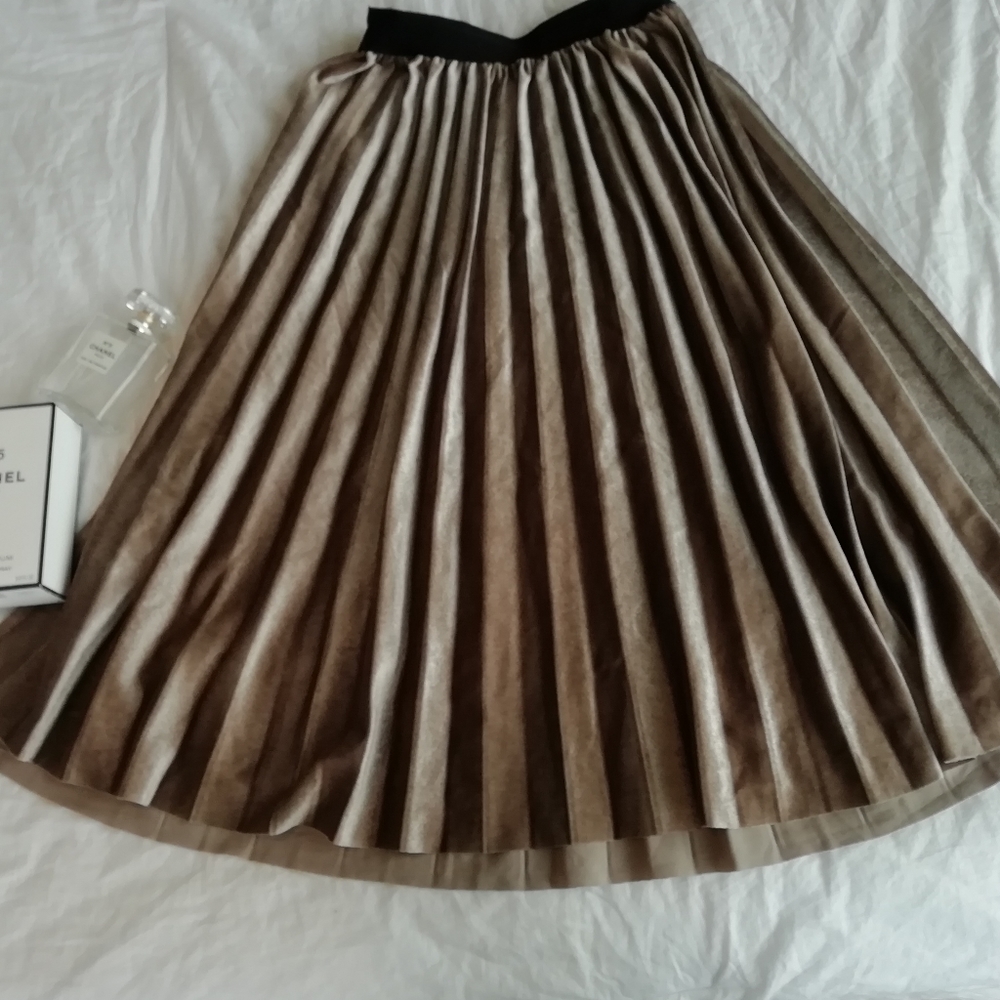 🔴💎Champagne Velvet Pleated Midi Skirt
